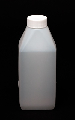 Neliskanttinen muovipullo 1 litra